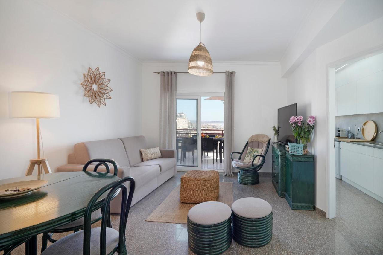 Costa Beach Apartment By The Portuguese Butler Costa da Caparica Exterior foto