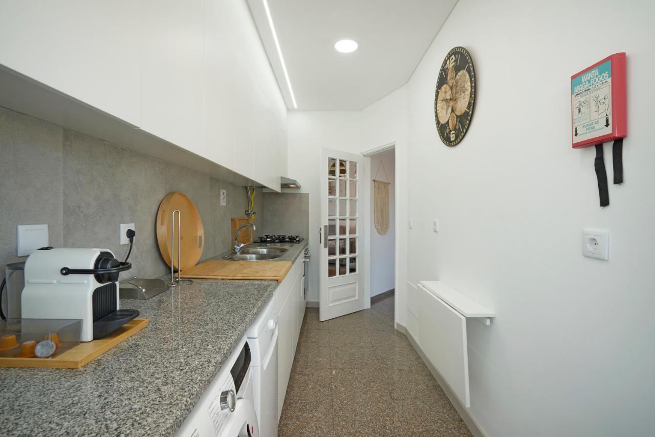Costa Beach Apartment By The Portuguese Butler Costa da Caparica Exterior foto