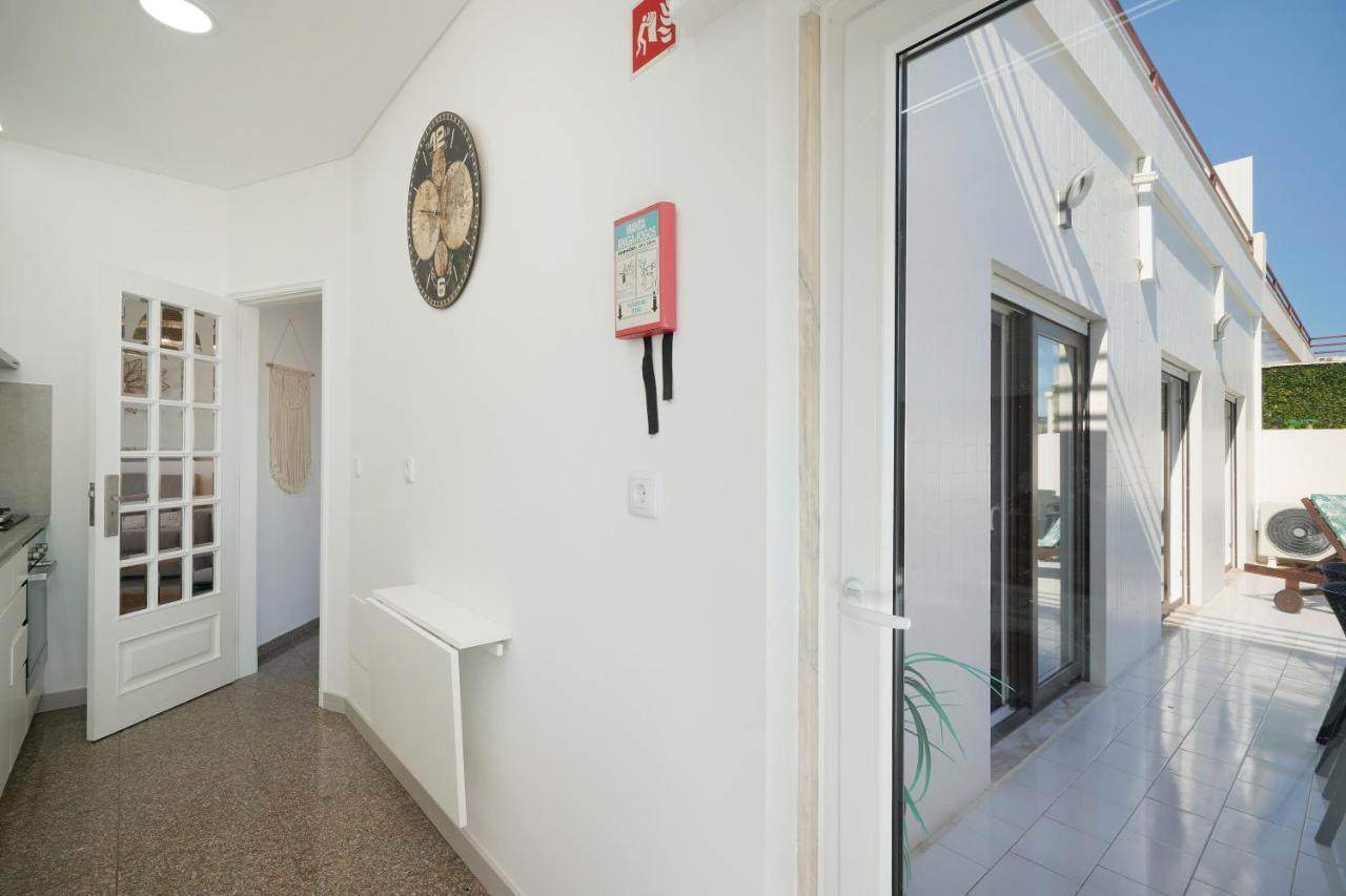 Costa Beach Apartment By The Portuguese Butler Costa da Caparica Exterior foto
